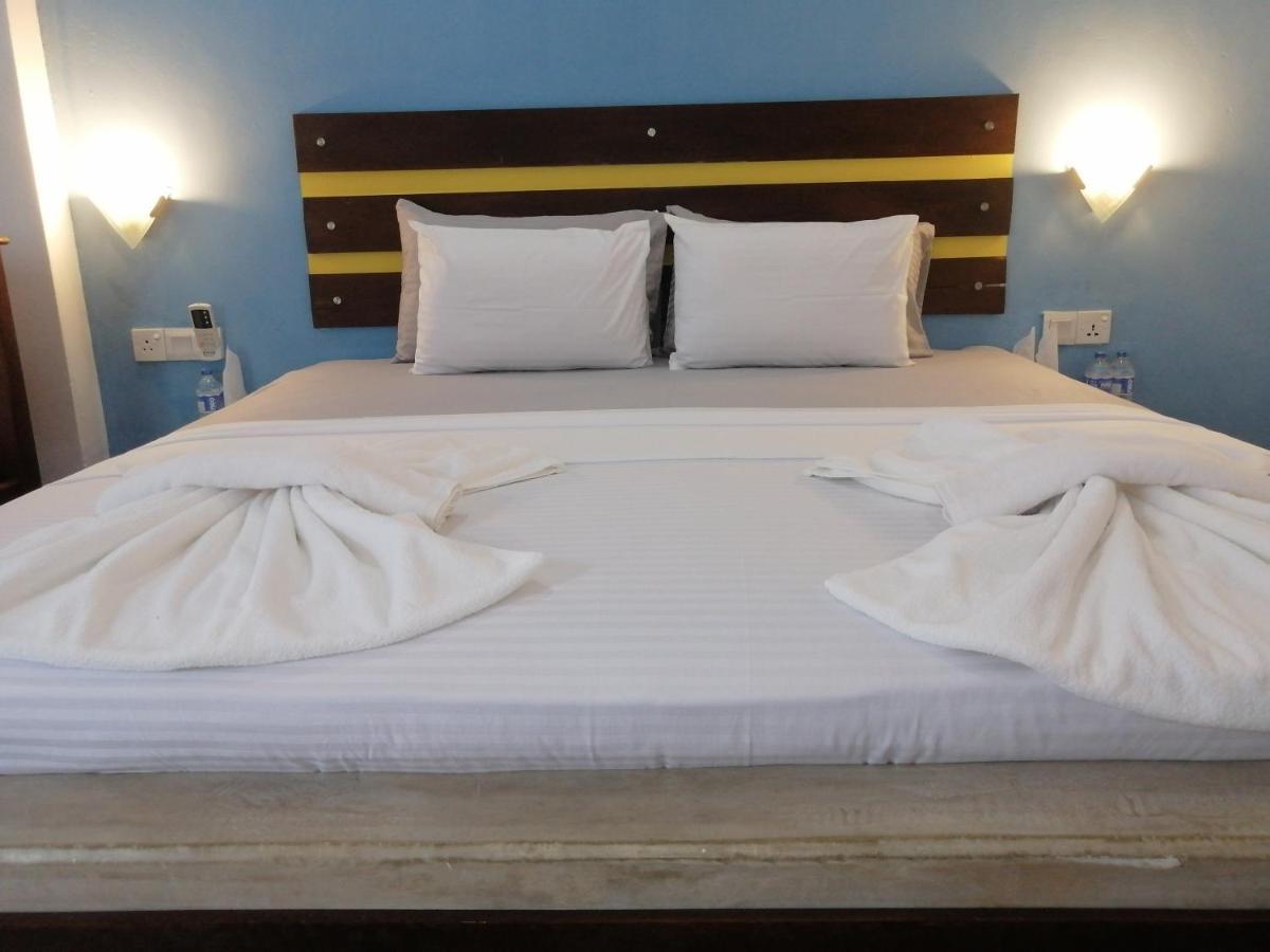 Le Petit Hotel & Restaurant Negombo Exterior foto