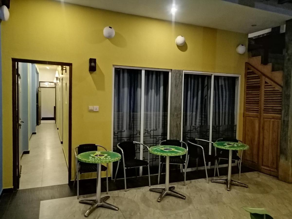 Le Petit Hotel & Restaurant Negombo Exterior foto